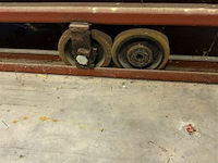 Gelaste ijzeren rek op wielen met inhoud - zelf demonteren - afbeelding 4 van  4