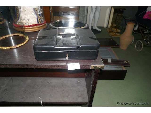 Geldkoffer met sleutel - afbeelding 1 van  1