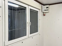 Gele bureel- / werfcontainer met ramen en elektriciteit - afbeelding 5 van  9