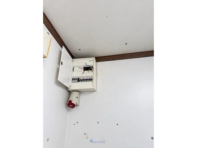 Gele bureel- / werfcontainer met ramen en elektriciteit - afbeelding 6 van  9