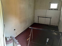 Gele omgebouwde container verkocht met inhoud (om zelf te verplaatsen) - afbeelding 2 van  15