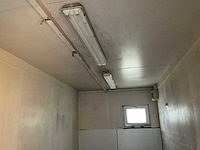 Gele omgebouwde container verkocht met inhoud (om zelf te verplaatsen) - afbeelding 7 van  15