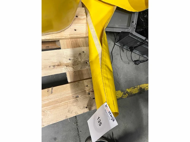 Gele pvc-beschermhoes voor palen of stangen van speeltoestellen – 5 m - afbeelding 1 van  8