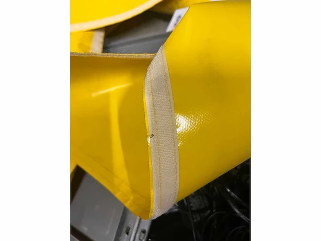 Gele pvc-beschermhoes voor palen of stangen van speeltoestellen – 5 m - afbeelding 2 van  8