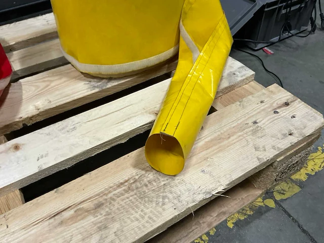 Gele pvc-beschermhoes voor palen of stangen van speeltoestellen – 5 m - afbeelding 8 van  8