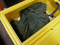 Gele slagvaste toolbox met inhoud - afbeelding 2 van  3