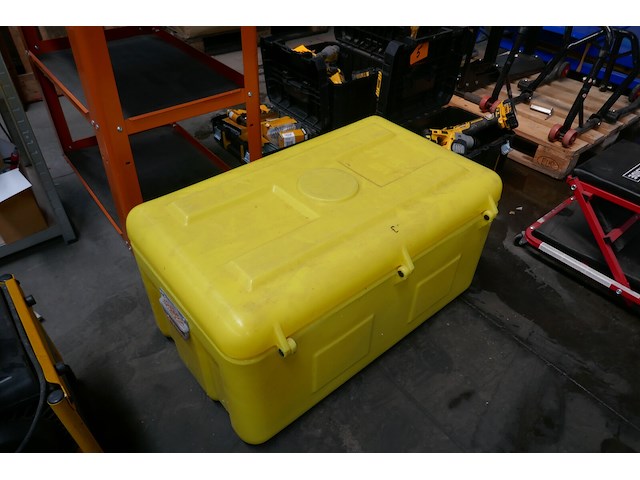 Gele slagvaste toolbox met inhoud - afbeelding 3 van  3