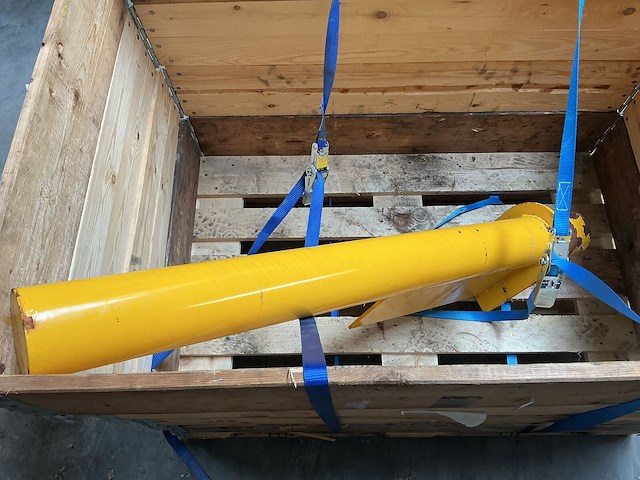Gele stalen beschermpaal met baddinghouder (dia. 114 mm - in te betonneren) - afbeelding 1 van  2