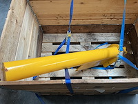 Gele stalen beschermpaal met baddinghouder (dia. 114 mm - in te betonneren) - afbeelding 1 van  2