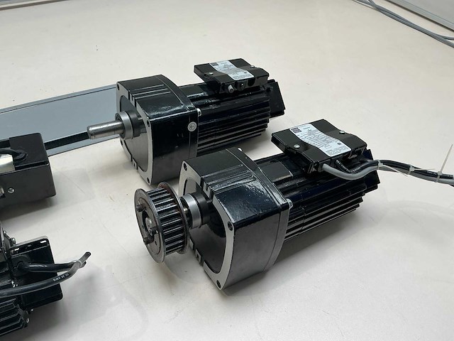 Gelijkstroommotor met tandwieloverbrenging en encoder (4x) - afbeelding 3 van  8