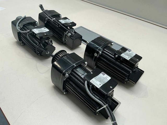 Gelijkstroommotor met tandwieloverbrenging en encoder (4x) - afbeelding 8 van  8