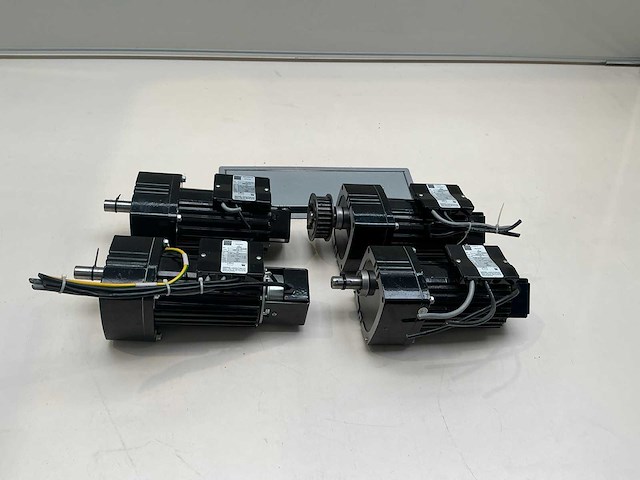 Gelijkstroommotor met tandwieloverbrenging en encoder (4x) - afbeelding 1 van  9
