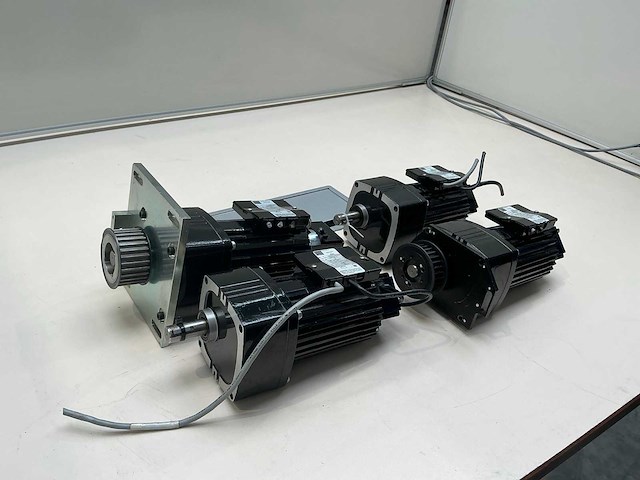 Gelijkstroommotor met tandwieloverbrenging en encoder (4x) - afbeelding 1 van  10