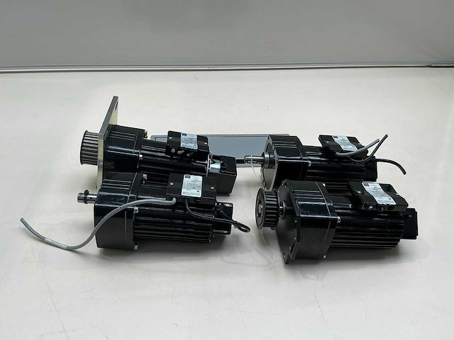 Gelijkstroommotor met tandwieloverbrenging en encoder (4x) - afbeelding 3 van  10