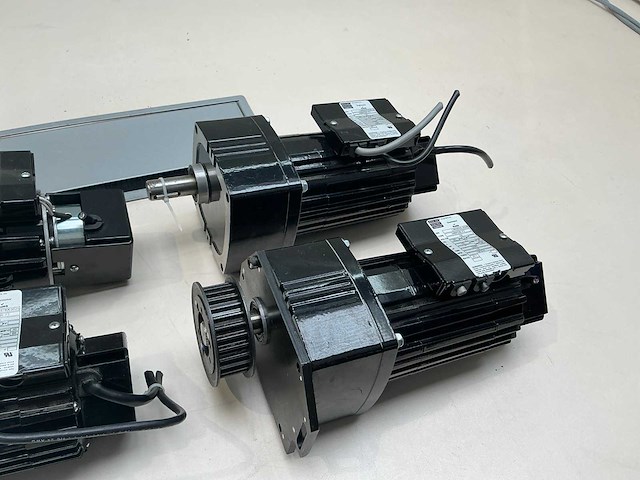 Gelijkstroommotor met tandwieloverbrenging en encoder (4x) - afbeelding 4 van  10