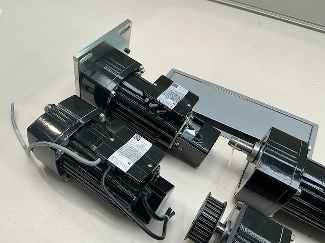 Gelijkstroommotor met tandwieloverbrenging en encoder (4x) - afbeelding 8 van  10