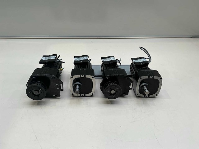 Gelijkstroommotor met tandwieloverbrenging en encoder – bodin electric company (4x) - afbeelding 1 van  7