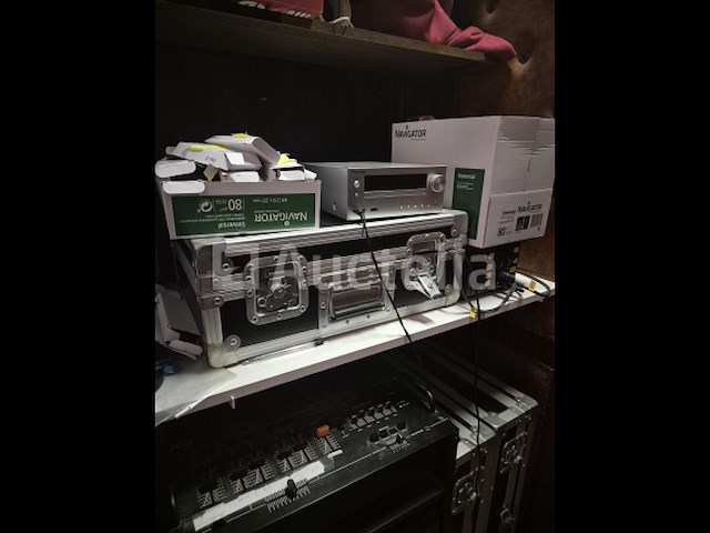 Geluidsapparatuur: een hifi-installatie en een schakelkast - afbeelding 2 van  5