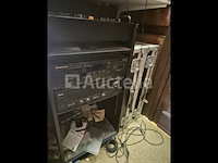 Geluidsapparatuur: een hifi-installatie en een schakelkast - afbeelding 3 van  5