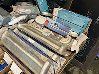 Gemengd lot installatiemateriaal en sanitair accessoires - afbeelding 3 van  14