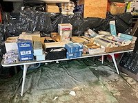 Gemengd lot installatiemateriaal en sanitair accessoires - afbeelding 1 van  14