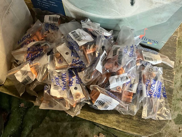 Gemengd lot installatiemateriaal en sanitair accessoires - afbeelding 7 van  14