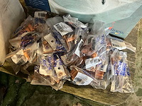 Gemengd lot installatiemateriaal en sanitair accessoires - afbeelding 7 van  14