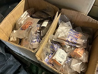 Gemengd lot installatiemateriaal en sanitair accessoires - afbeelding 8 van  14