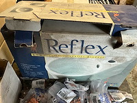 Gemengd lot installatiemateriaal en sanitair accessoires - afbeelding 9 van  14