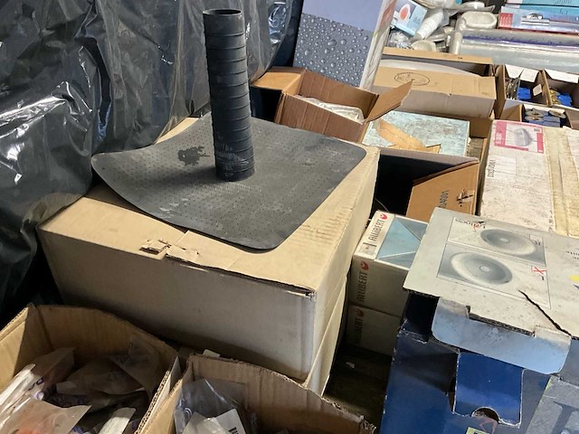 Gemengd lot installatiemateriaal en sanitair accessoires - afbeelding 10 van  14