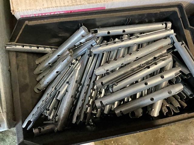 Gemengd lot installatiemateriaal en sanitair accessoires - afbeelding 11 van  14