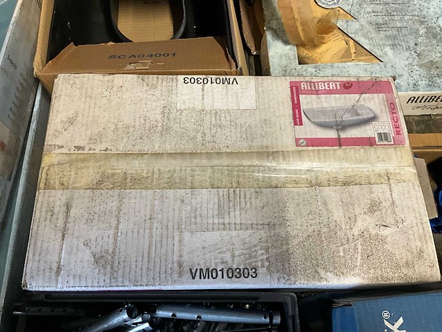 Gemengd lot installatiemateriaal en sanitair accessoires - afbeelding 12 van  14