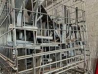 Gemengde partij metalen constructieonderdelen - schoren / stempelplaten met voetplaten - afbeelding 3 van  15