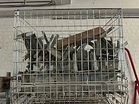 Gemengde partij metalen constructieonderdelen - schoren / stempelplaten met voetplaten - afbeelding 4 van  15