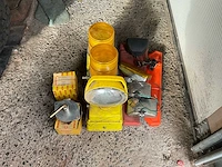 Gemengde partij voertuigverlichting en onderdelen, o.a. zwaailichten, werflamp en bosch-onderdelen