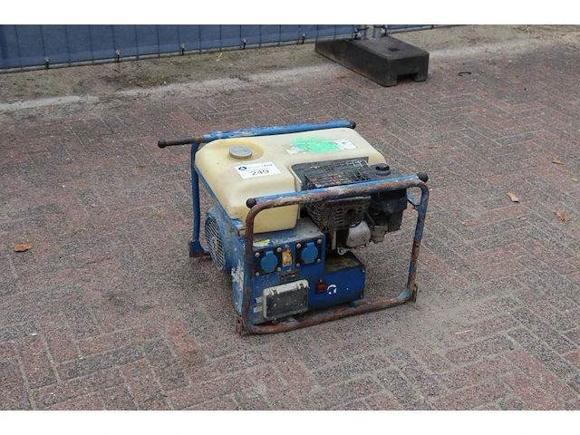 Generator gemmingen gmbh benzine 3kva 2014 - afbeelding 1 van  1