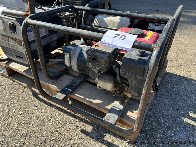 Generator honda gx160, bouwjaar 2001, 1 kw, 230 v, 98 db, serienummer 2001-k1-8706. werking niet gekend. 005-120 - afbeelding 1 van  4