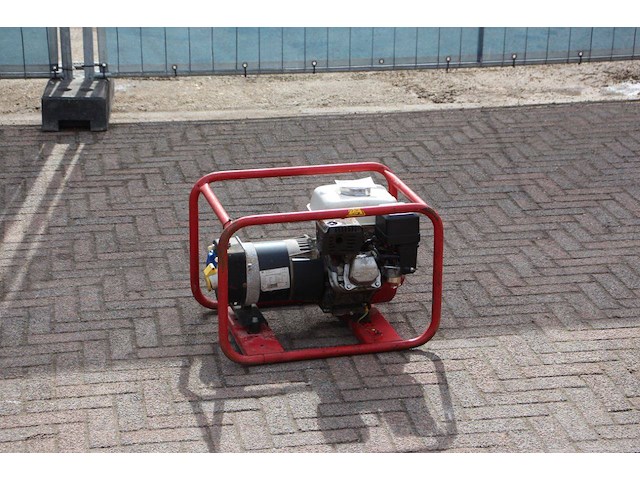 Generator nissan e3200 benzine 2021 2kva - afbeelding 1 van  1