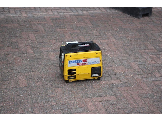 Generator ts industrie robin r 600 benzine - afbeelding 1 van  1