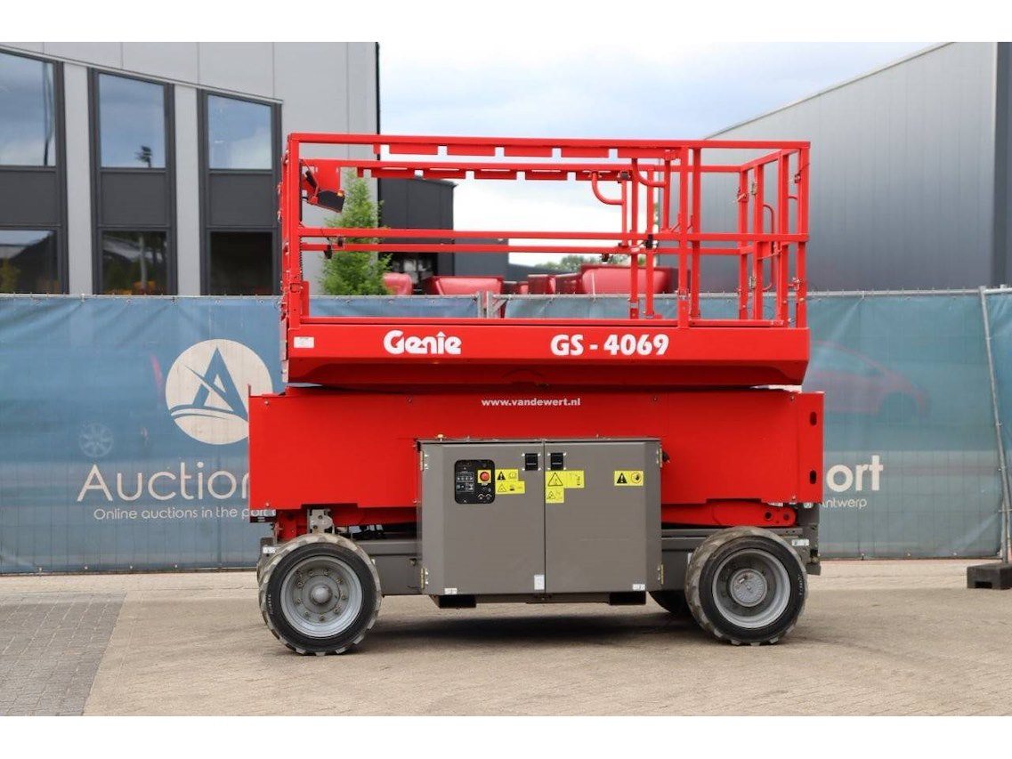 Generatoren - golfkarren - minigravers - wielladers - dumpers