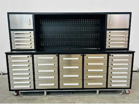 Generatoren, grondverzetmachines, snoeigereedschap en gereedschap