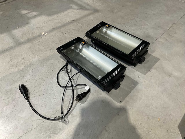 Geni giga strop dmx 2700w strobes (2x) - afbeelding 1 van  7