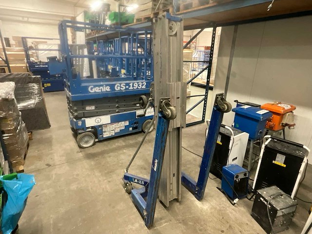 Genie la15 handmatige materiaallift / montagelift - afbeelding 1 van  9