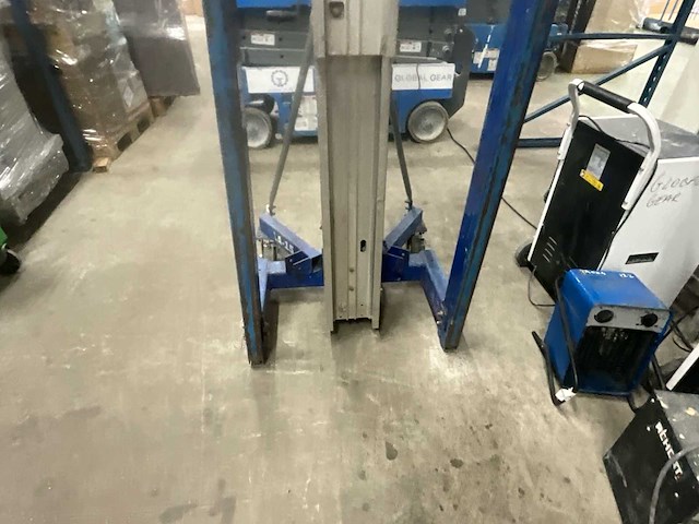 Genie la15 handmatige materiaallift / montagelift - afbeelding 2 van  9