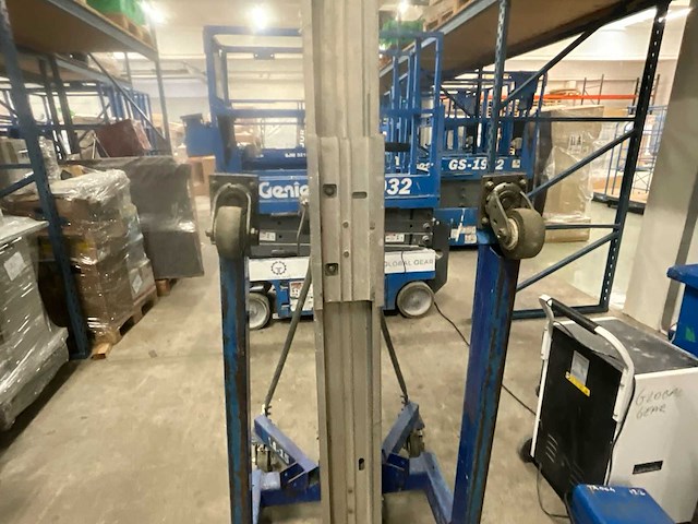 Genie la15 handmatige materiaallift / montagelift - afbeelding 3 van  9