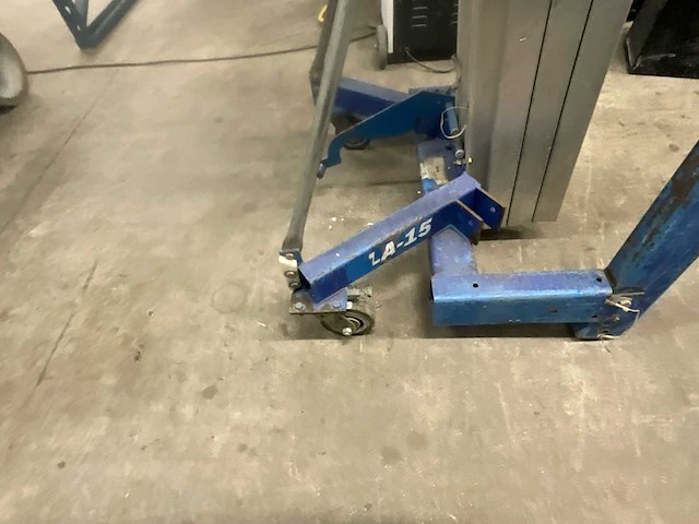 Genie la15 handmatige materiaallift / montagelift - afbeelding 5 van  9