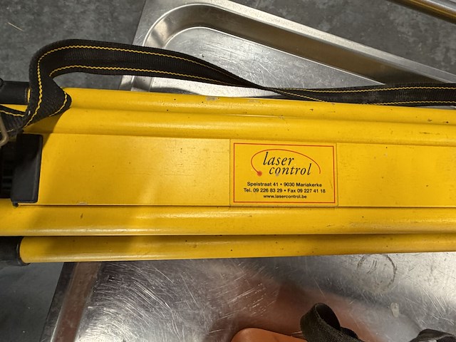 Geo-fennel fet 220 digitale theodoliet. - afbeelding 3 van  4