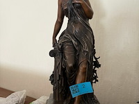 Gepatineerd bronzen beeld - afbeelding 1 van  2