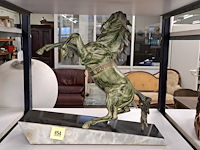 Gepatineerd paard op marmeren voet - afbeelding 1 van  2