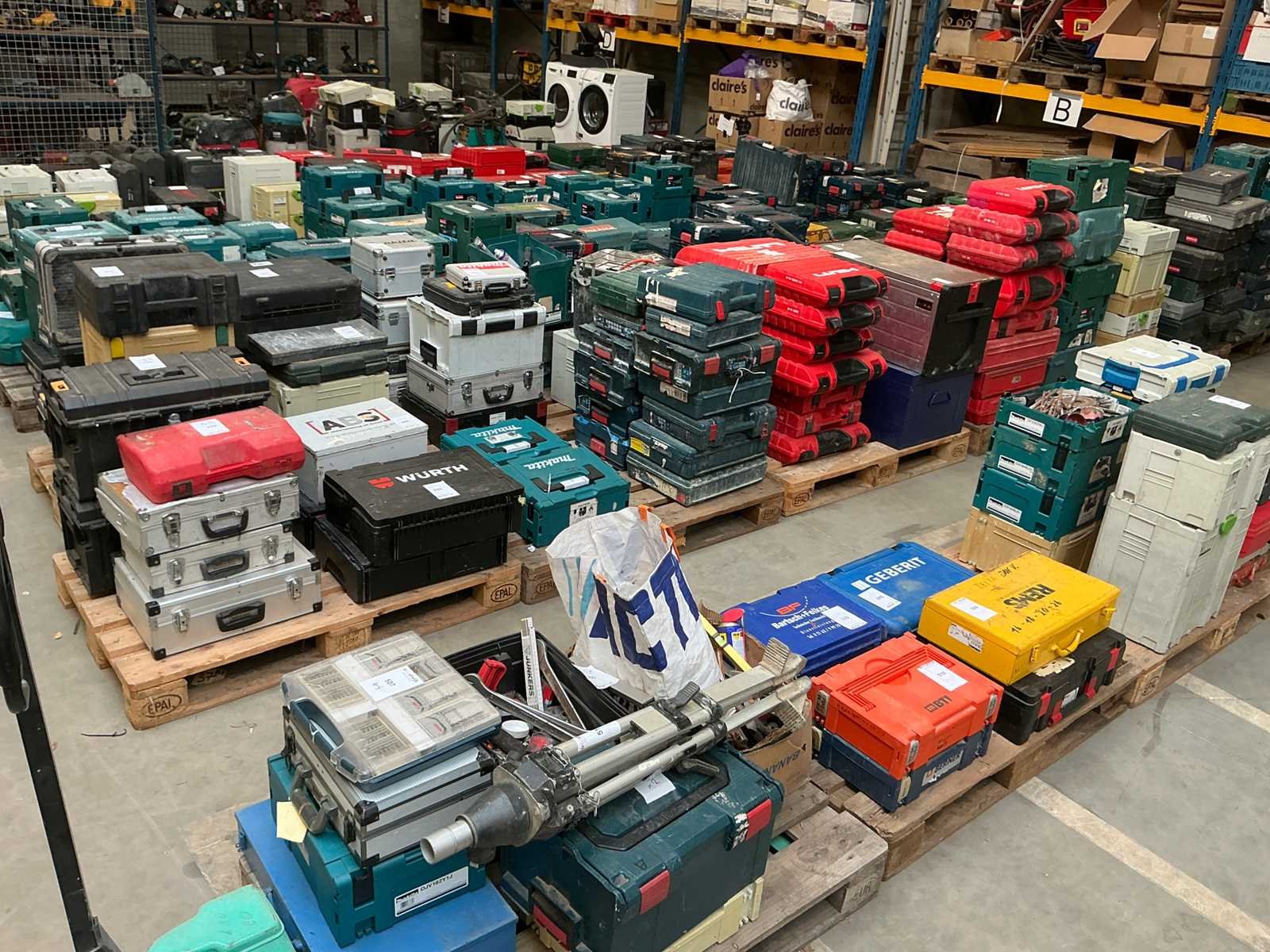 Gerechtelijke verkoop van grote partij gereedschappen